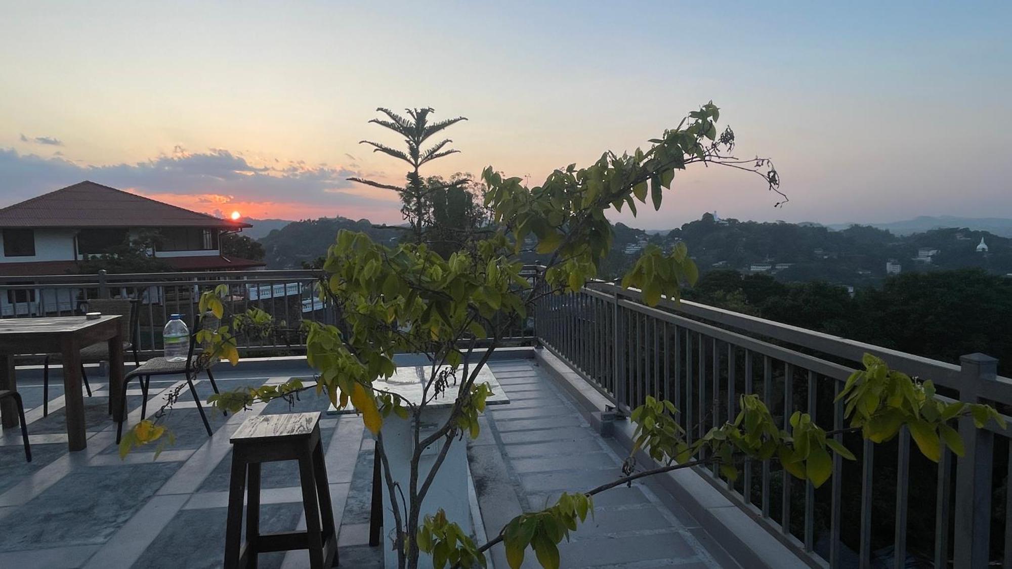 Sun Dove Suite Kandy Exterior photo